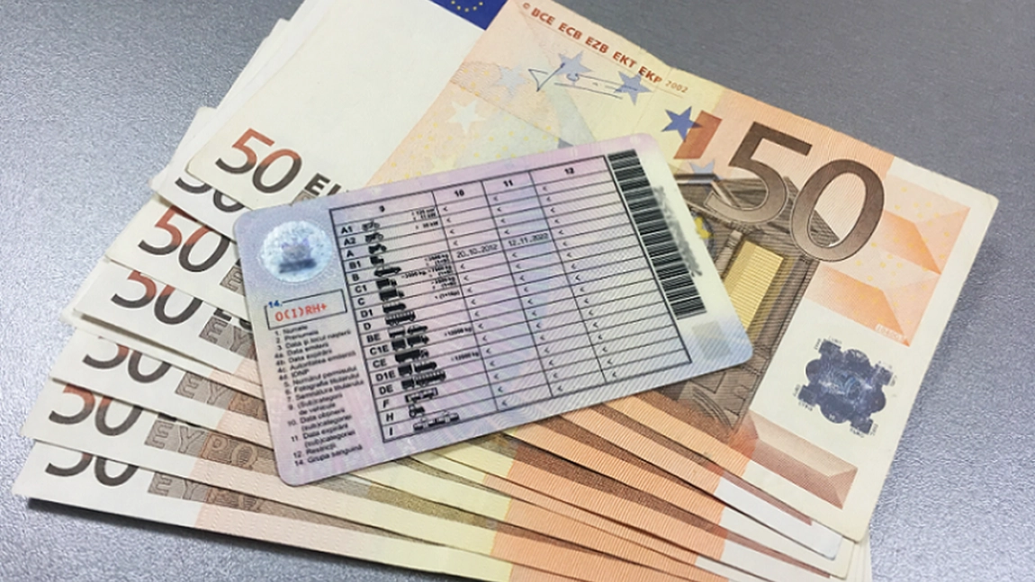 Ieșenii care vor permise de conducere, sfătuiți să nu încerce să dea șpagă! Ofițerii Direcției Generale Anticorupție le-au recomandat și instructorilor auto să se ferească de ispită!