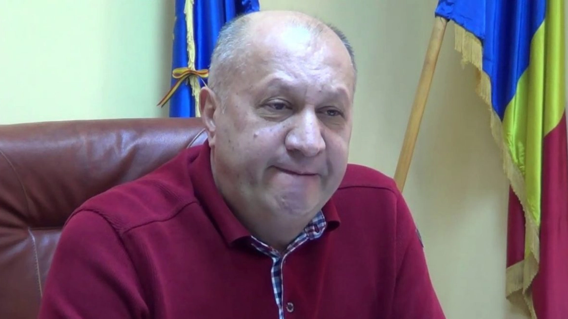 A uitat de pandemie! Un primar reales a sărbătorit victoria alături de 200 de oameni