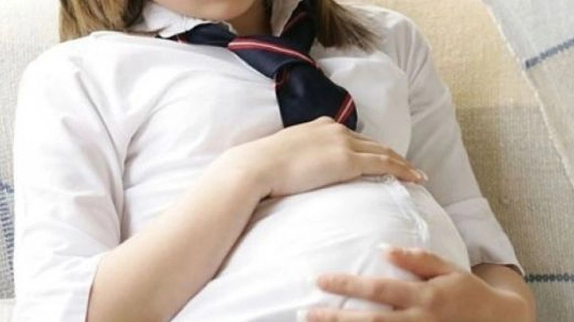 Semnal de alarmă! Tot mai multe minore de 12-13 ani ajung să nască după ce ascund sarcina de părinți! Părinții află de la medici că fiica a născut