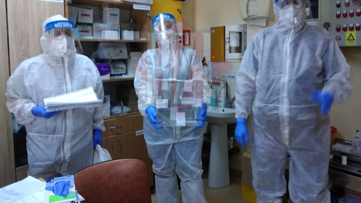 Pacienţii cu Covid-19 internaţi în spital au votat! Supraveghetorii s-au îmbrăcat în combinezoane şi au pornit cu urnele de vot prin saloane! - FOTO, VIDEO (EXCLUSIV)