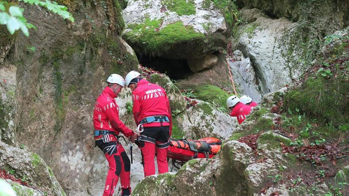Un turist rătăcit în munţi, căutat 3 zile de salvamontişti. Bărbatul, însă, se afla acasă
