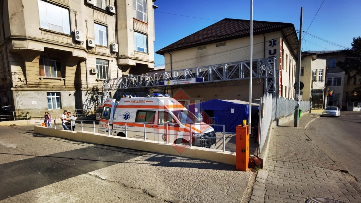 Un ieșean cu probleme psihiatrice, care a încercat să se sinucidă, a ajuns în stare gravă la spital. Medicii au reușit să-i salveze viața