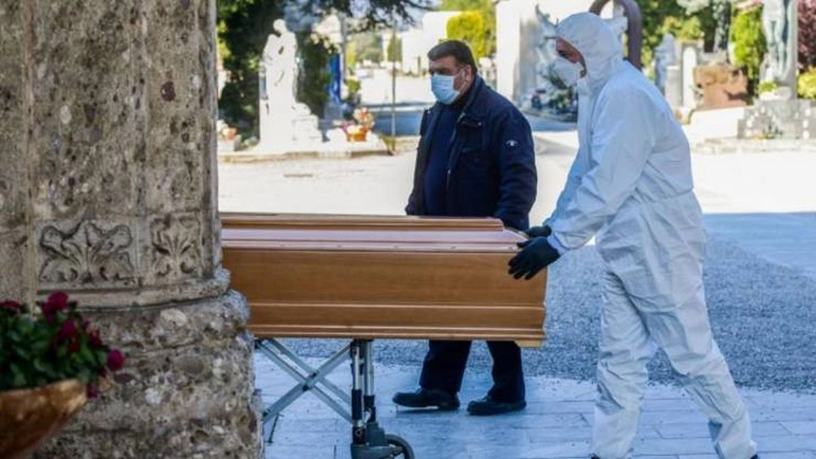 Virusul COVID-19 ucide din ce în ce mai mulți ieșeni! Opt morți în trei zile, iar secțiile de Terapie Intensivă sunt pline! Iașul ocupă din nou un loc fruntaș pe țară ca număr de infectări