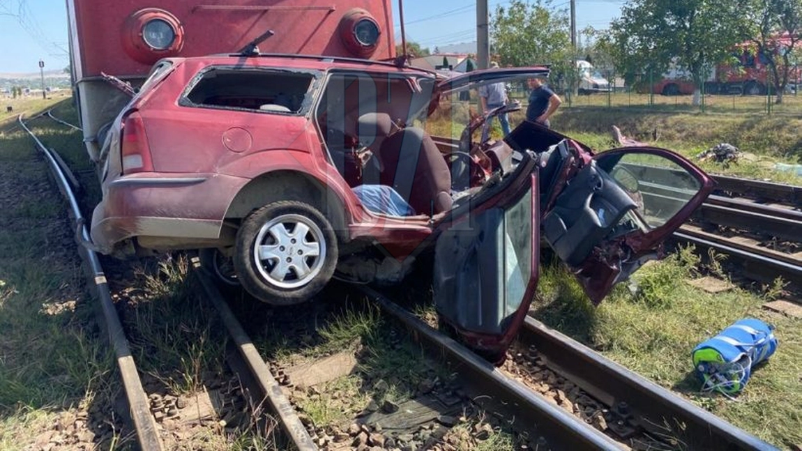 LIVE VIDEO - Accident feroviar mortal la Paşcani. Elicopterul SMURD Iaşi intervine de urgenţă - EXCLUSIV/ GALERIE FOTO/ UPDATE