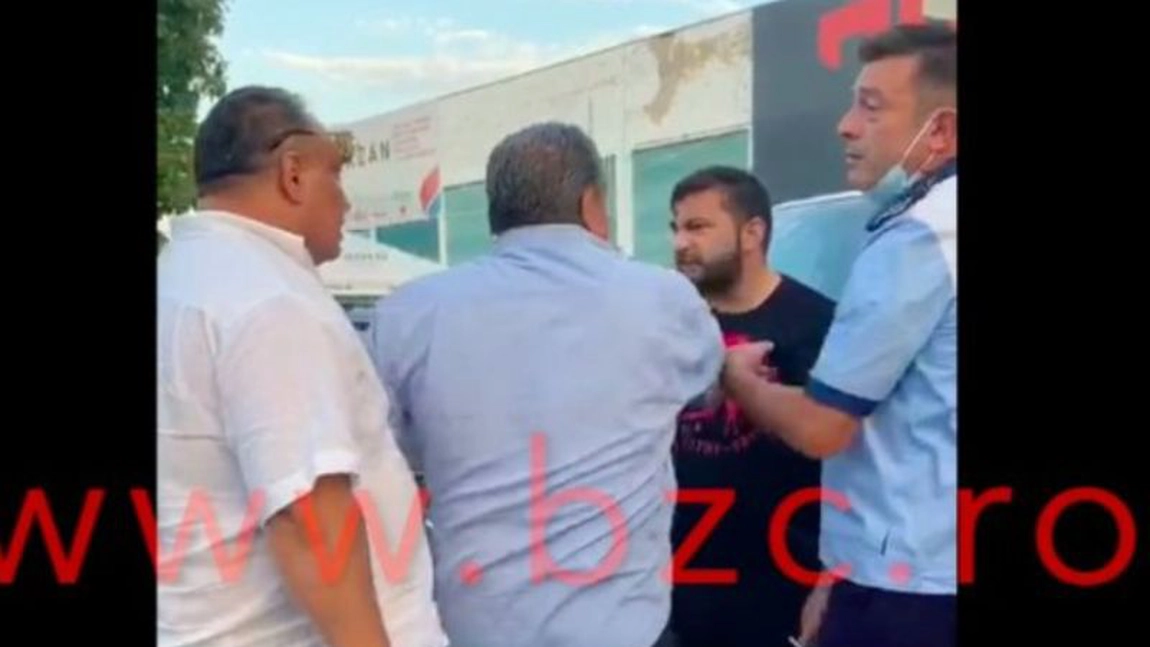 Membrii unui clan interlop din Cluj s-au luat la bătaie chiar în fața sediului poliției! - VIDEO