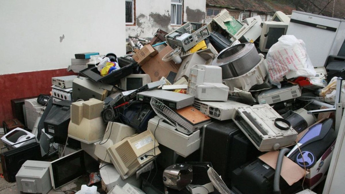 Ieșenii pot arunca gratuit electrocasnicele vechi la șapte puncte de colectare. Începe campania Salubris pentru colectarea deșeurilor de echipamente electrice și electronice!