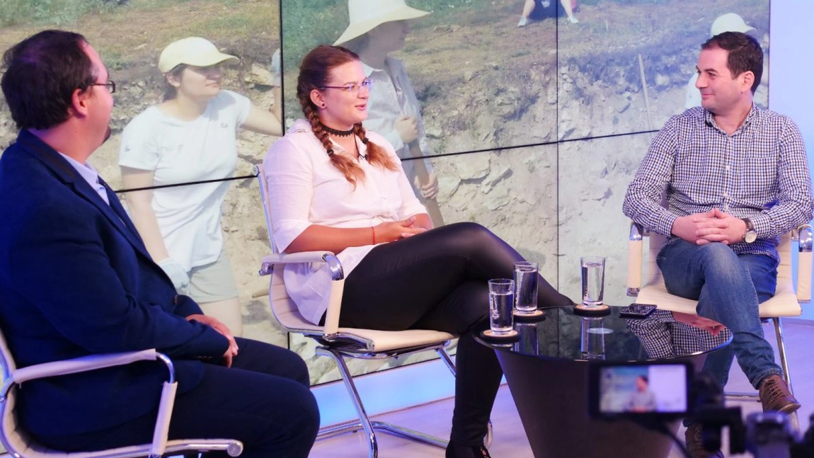 Doi absolvenți ai Facultății de Istorie din Iași au dialogat despre cercetările arheologice pe teren, siturile preistorice, antice sau medievale, dar și despre alegerea domeniului fascinant al Istoriei, în Studioul BZI LIVE - FOTO/ VIDEO