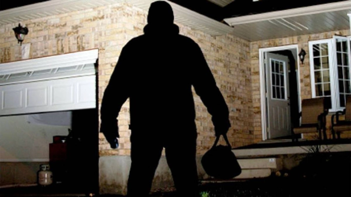 Jaf cum numai în filmele cu mafioți poți vedea! Femeia unui om de afaceri a fost legată cu cabluri și a privit toate scenele din propria vilă! Un racket moldovean a pus la cale un furt de peste 100.000 de euro!