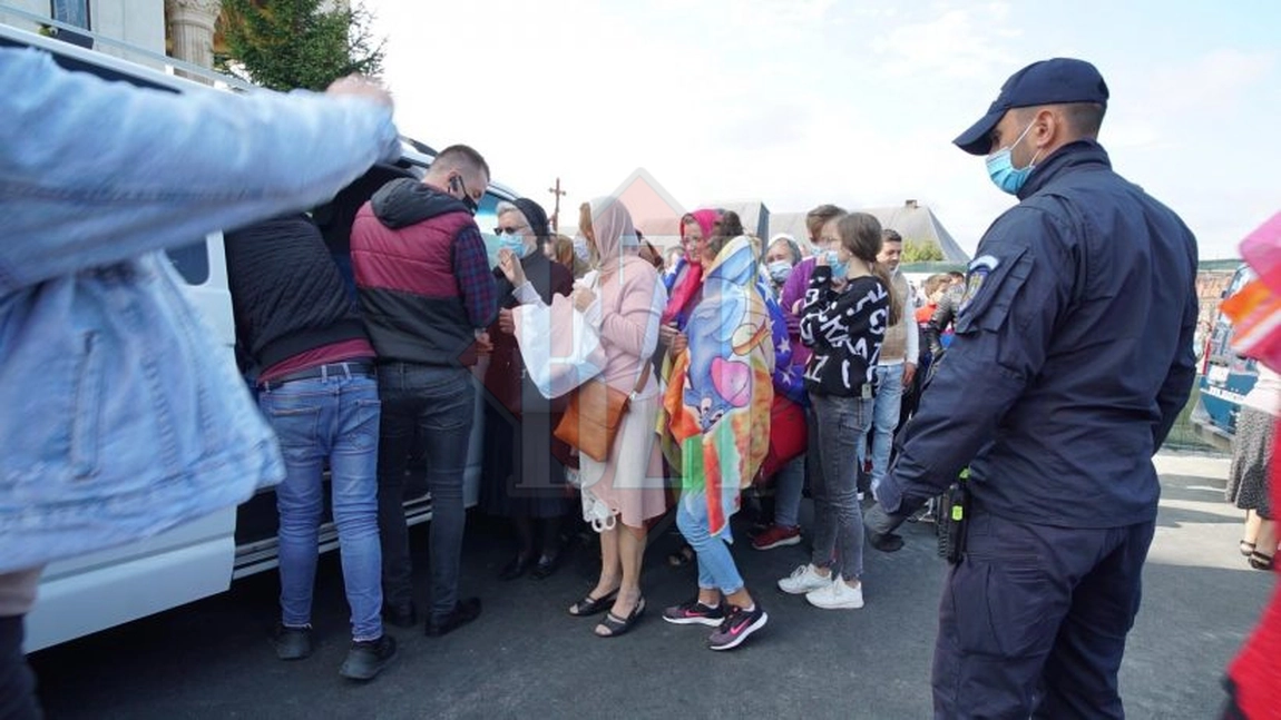 Ruşinos! Mită electorală dată de Maricel Popa, preşedintele CJ Iași, la Hramul Mănăstirii Hadâmbu