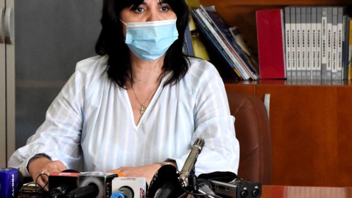 Ce mesaj transmite Monica Anisie elevilor fără mască: „Riscă să i se scadă nota la purtare”
