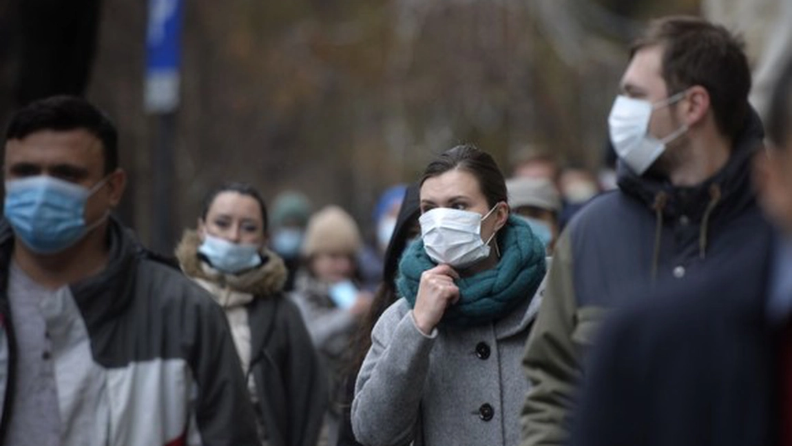 Masca de protecție devine obligatorie, pe stradă, în județul Argeș
