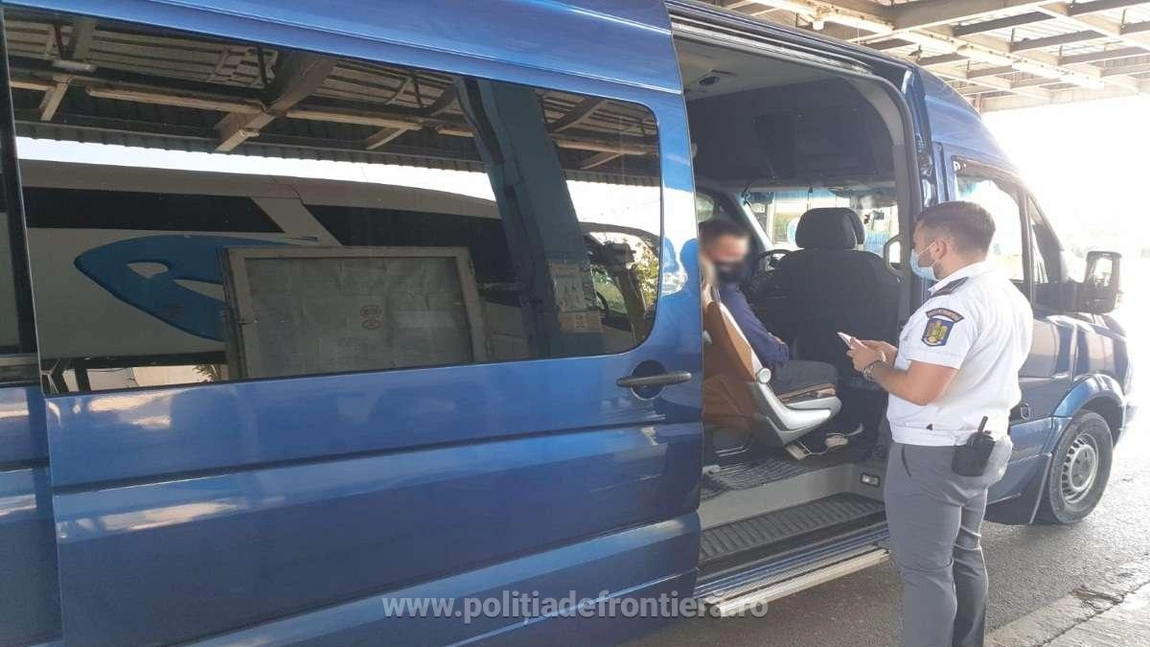Permise de rezidență false, descoperite de polițiștii de frontieră ieșeni la indivizi care încercau să se angajeze în Uniunea Europeană