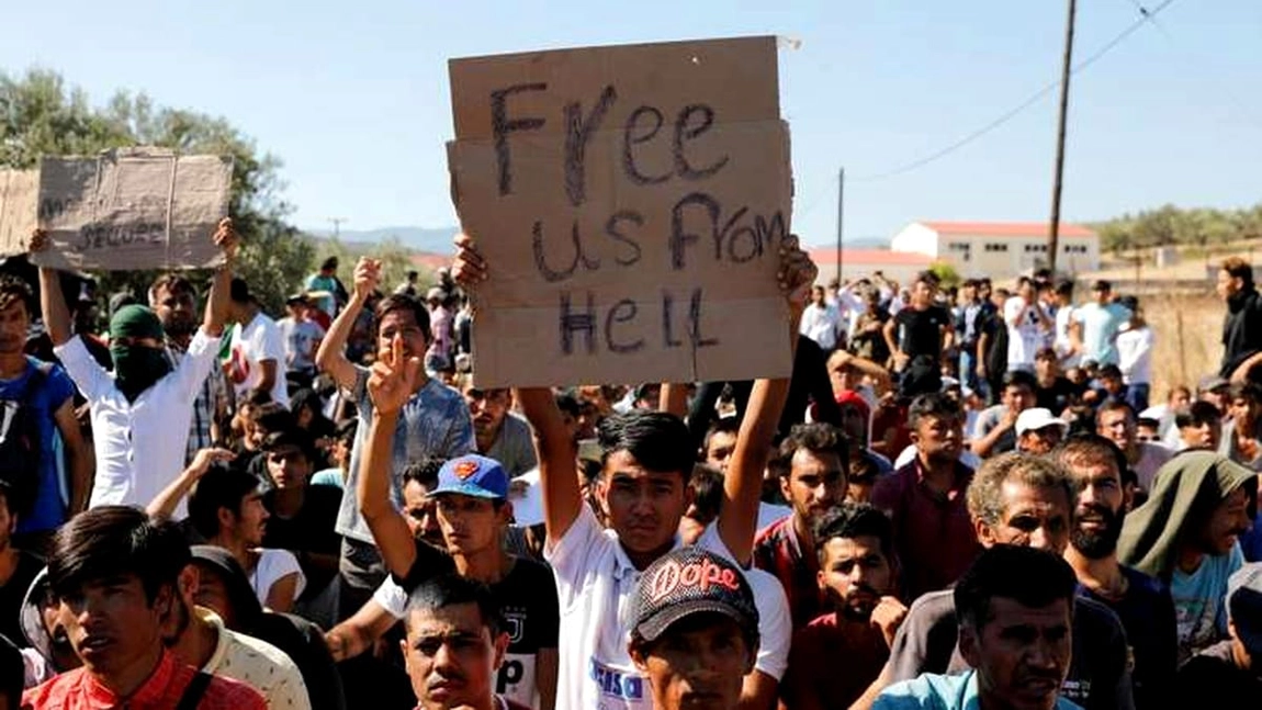 Mai mulţi migranţi au atacat Poliţia cu pietre. Forţele de ordine au tras cu gaze lacrimogene