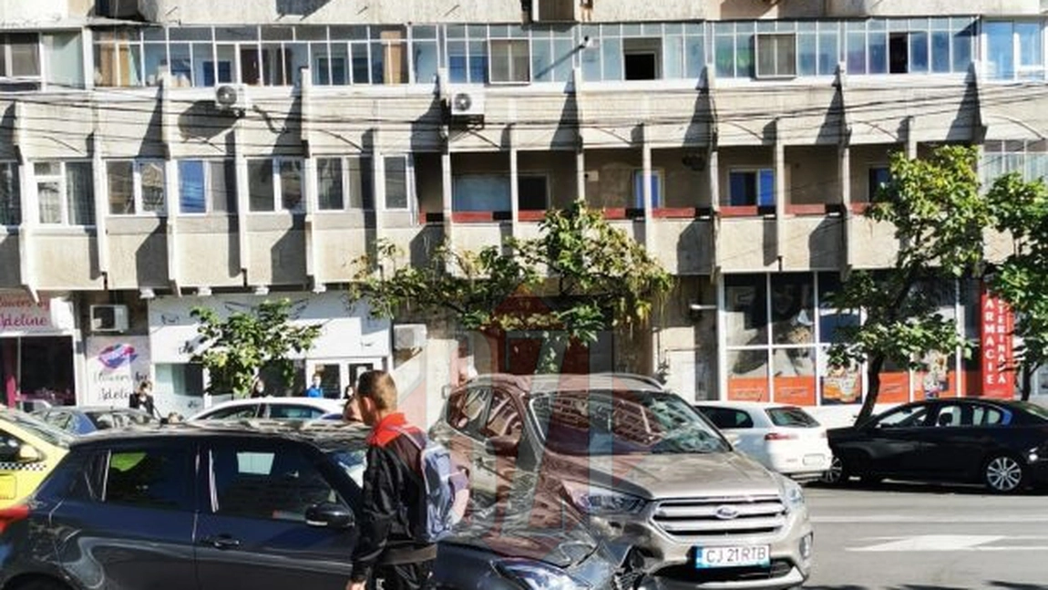 Încă un accident rutier în municipiul Iaşi! Este al patrulea în doar câteva ore GALERIE FOTO