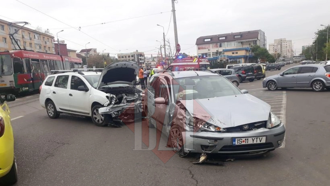 Accident rutier în Nicolina! Au fost implicate două autoturisme. Iată momentul impactului EXCLUSIV - VIDEO/ UPDATE