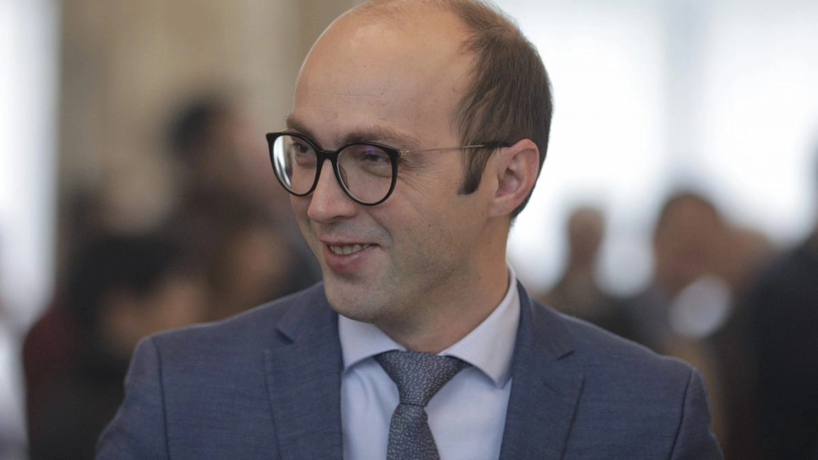 Șeful Grupului de Comunicare Strategică, Andi Manciu, nu are studii superioare absolvite - Galerie Foto