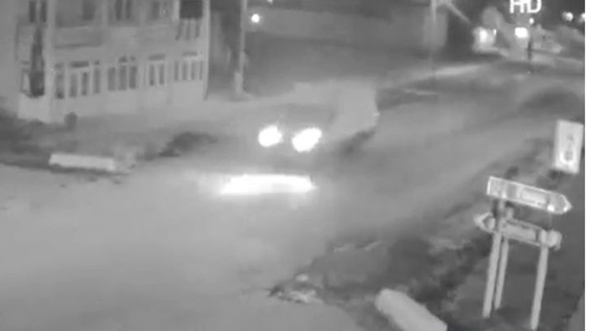 Ca în filmele cu prosti! Mai mulţi hoți au furat 9 porci şi i-au cărat maşina proprietarului. Ulterior au dus maşina înapoi