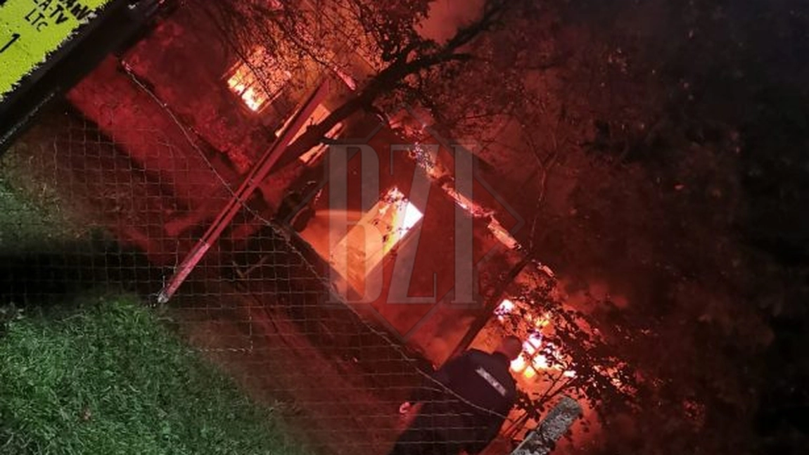 Încă un deces cauzat de jarul căzut din soba. Un bărbat şi-a pierdut viaţa în urma unui incendiu EXCLUSIV FOTO