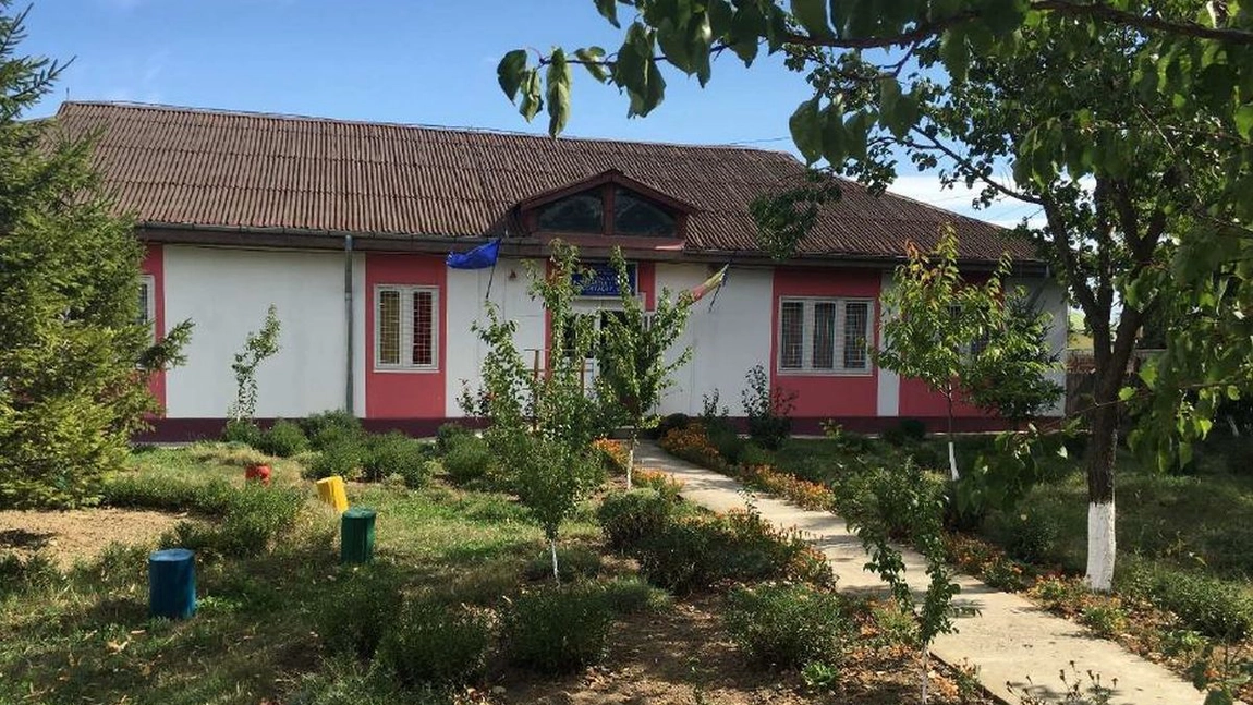 Primăria comunei Sinești asfaltează străzile din localitate! Investiția este de 2,5 milioane de euro