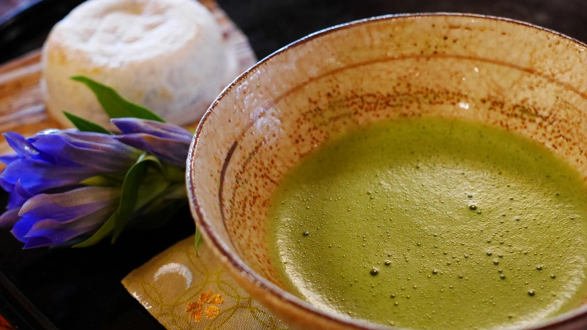5 motive ca consumi ceai matcha