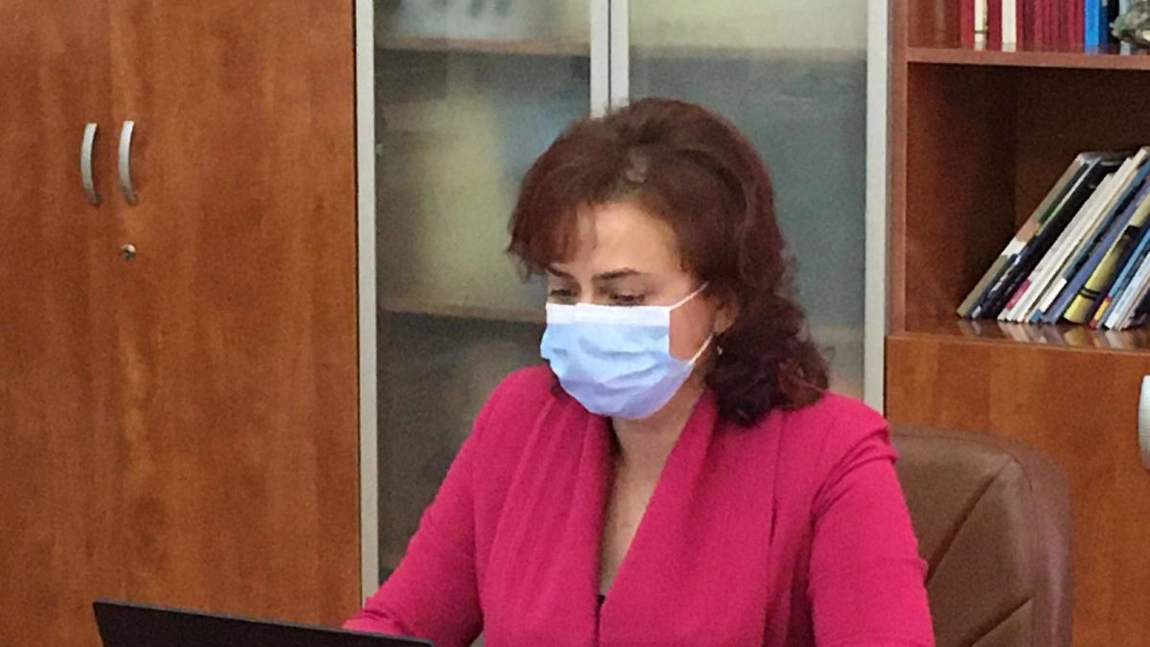 Conferinţă de presă la IȘJ Iaşi. Prof. dr. Genoveva Farcaş discută despre învăţământul din vremea pandemiei: 44 elevi și 56 de profesori, testați pozitiv cu Covid-19 - Video