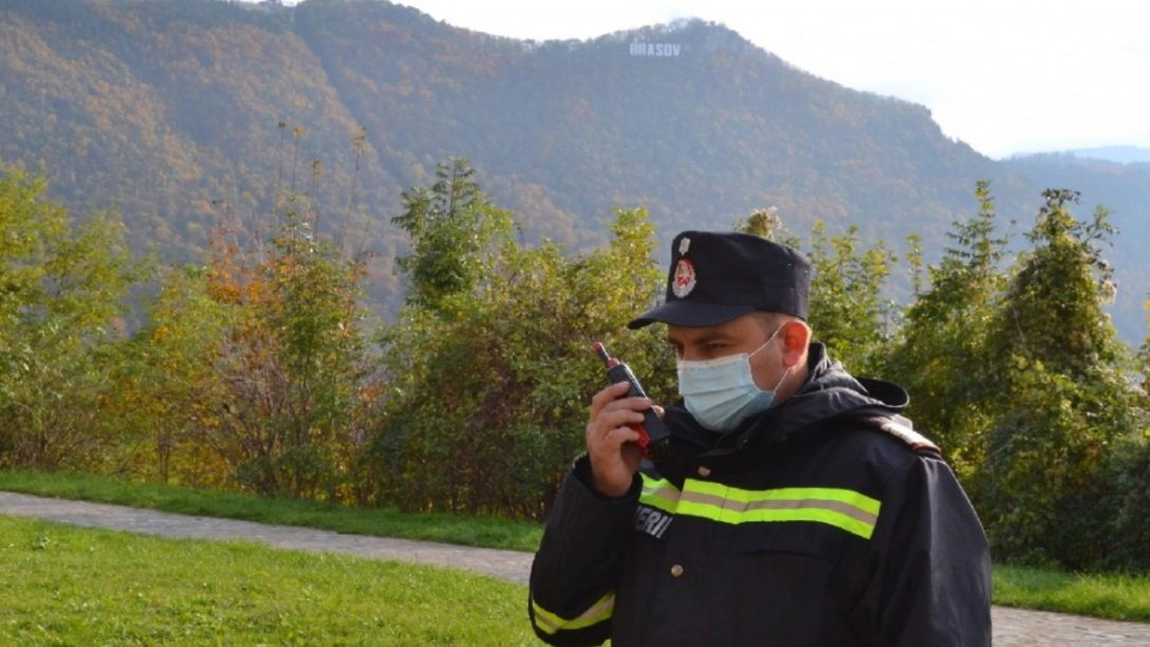 Masca de protecție obligatorie la Predeal. Stațiunea montană este prima care intră în scenariul roșu Covid-19