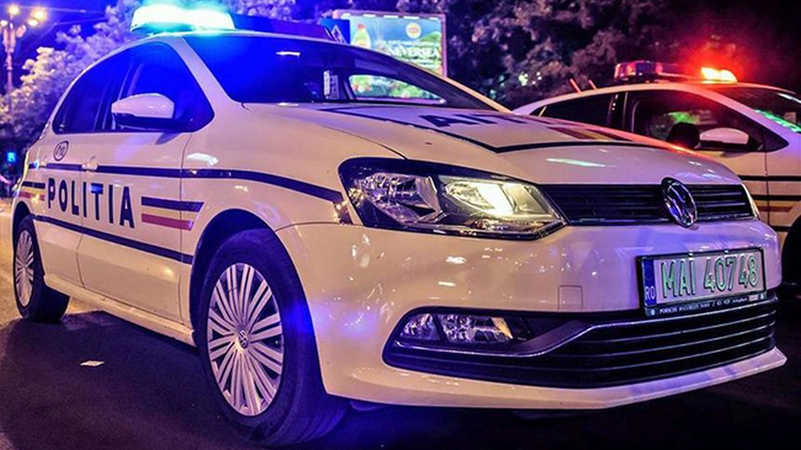 Scandal pe o terasă din Iași! Un individ a sărit la gâtul unui polițist! Conflictul a izbucnit după ce ieșeanul și-a adus aminte că fusese amendat de omul legii! (Exclusiv)