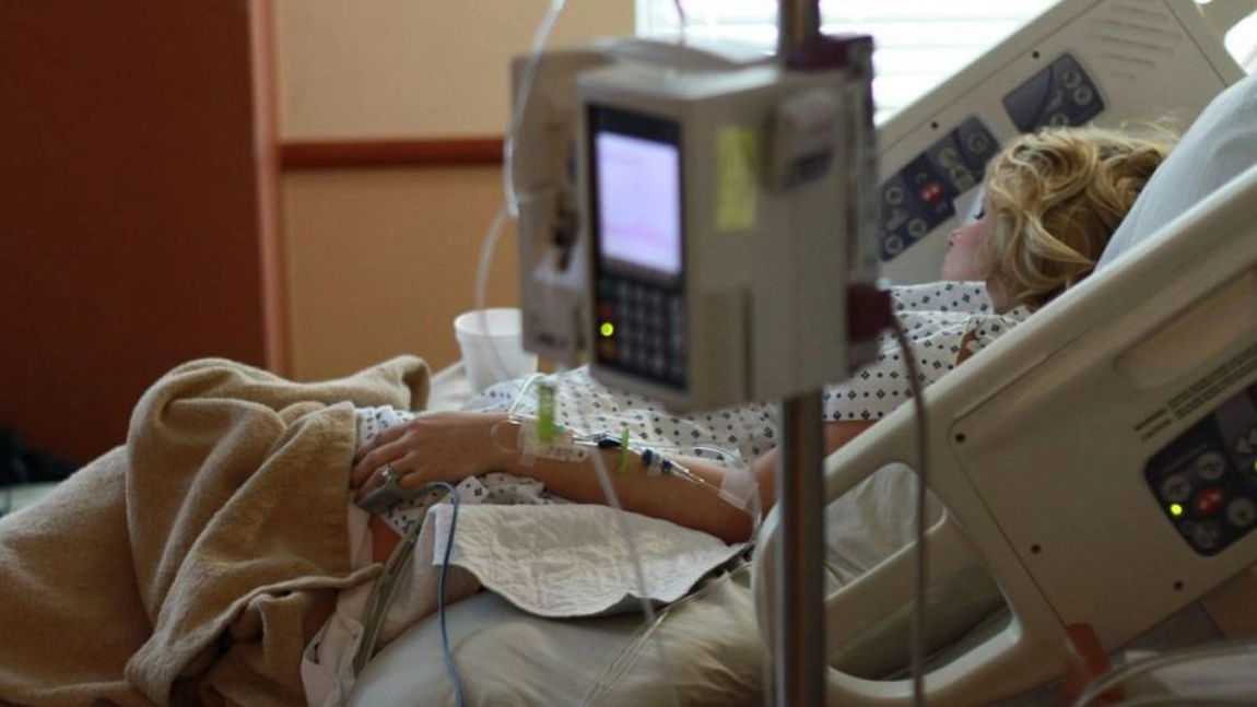 6.460 cazuri noi de persoane infectate cu SARS – CoV – 2 în ultimele 24 de ore