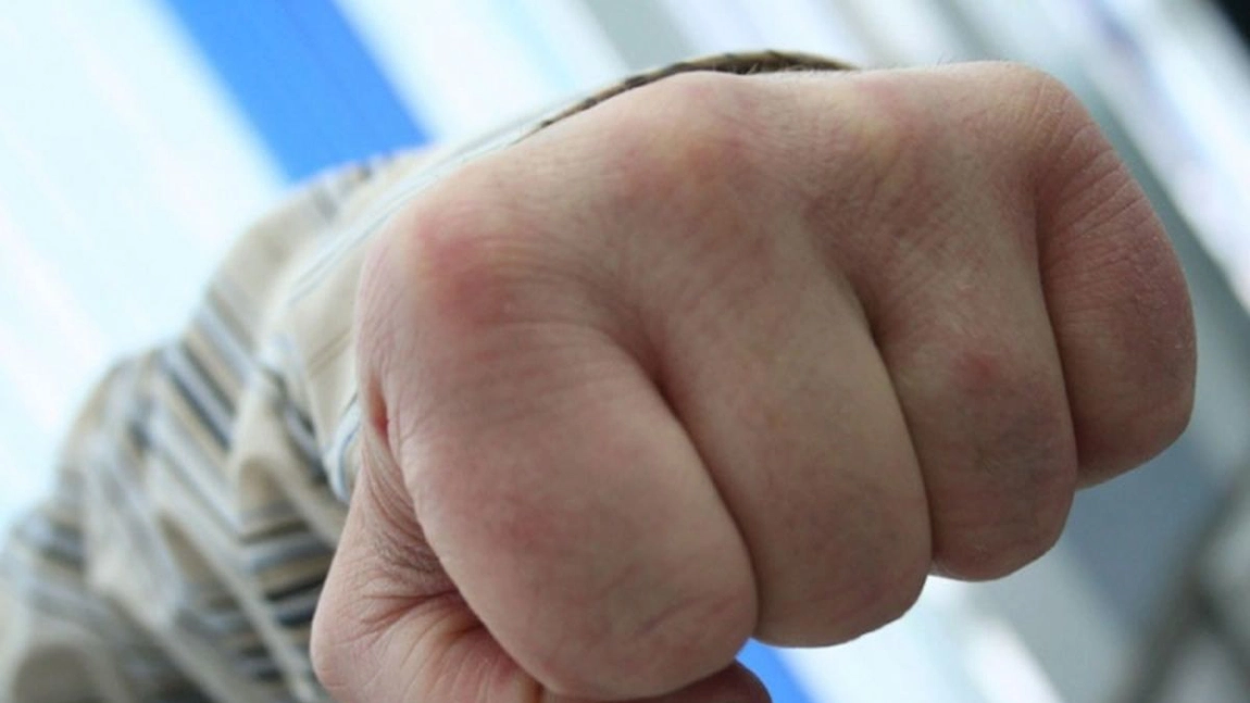 Crimă sângeroasă, într-un apartament din Iași! Victima încercase să îl adăpostească de frig pe agresor! Individul i-a curmat viața gazdei după un conflict absurd! (Exclusiv)