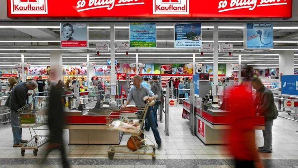 Colosul Kaufland a fost îngenuncheat la Iași! O femeie care și-a rupt mâna în timpul cumpărăturilor a pus la zid supermarketul! Ce sumă a cerut ca să se facă pace și cât a primit! (Exclusiv)