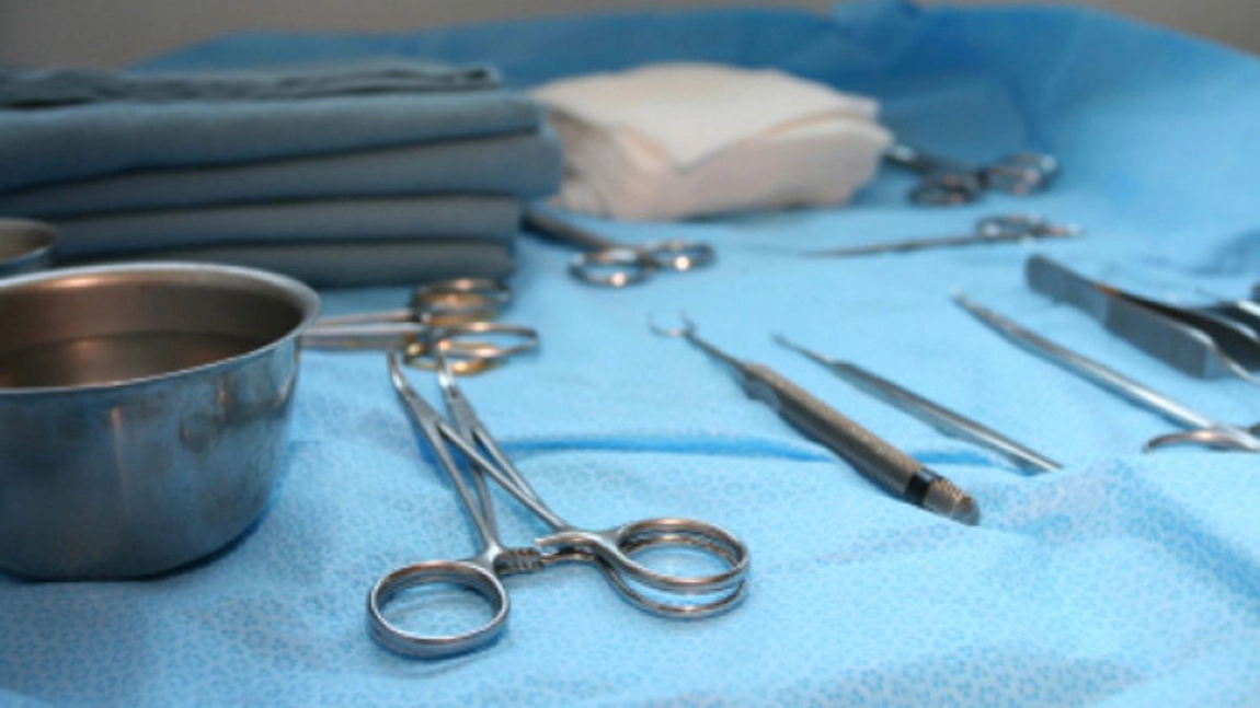 Listele de așteptare cu pacienți care au nevoie de intervenții chirurgicale sunt interminabile! Bolnavii sună zilnic la spital să întrebe cât trebuie să mai aștepte. Medicii nu pot oferi un răspuns