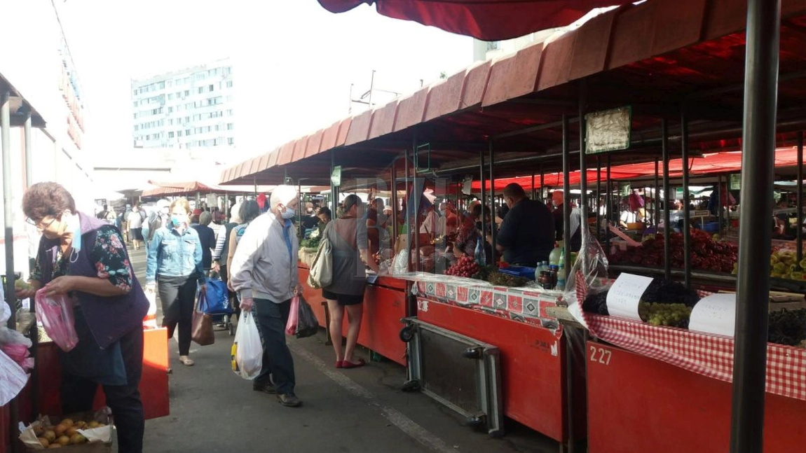Schimbări mari în piețele Nicolina și Alexandru cel Bun din cauza măsurilor anti-Covid. Soluție de compromis găsită de piețarii din municipiul Iași