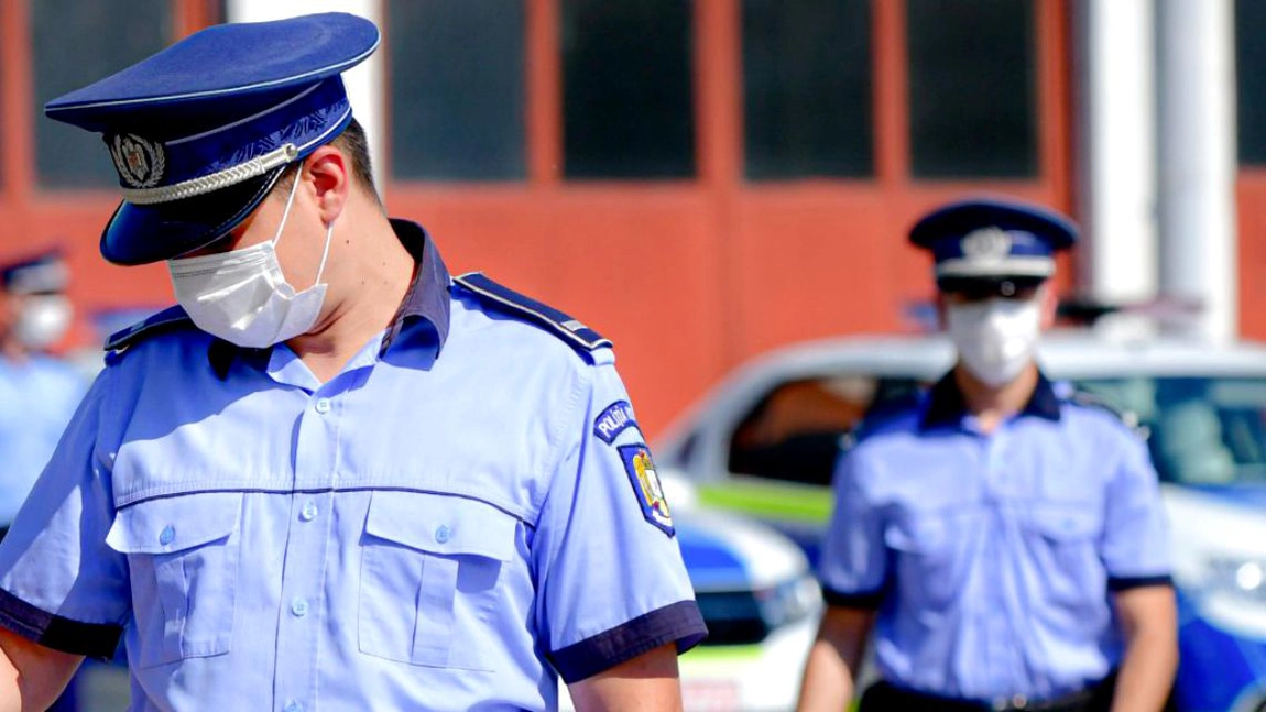 Poliţist înjunghiat de un bărbat după ce i-a reproşat acestuia că nu poartă mască