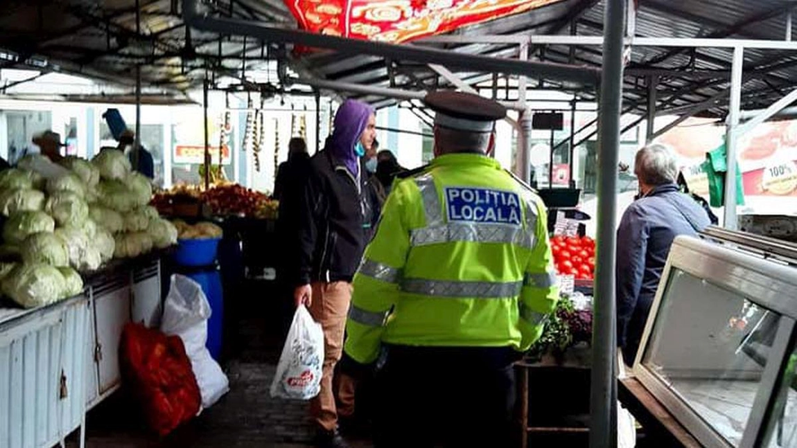 Numeroși ieșeni refuză să poarte mască de protecție în piețele agroalimentare și devin recalcitranți în fața polițiștilor locali, care patrulează și în civil
