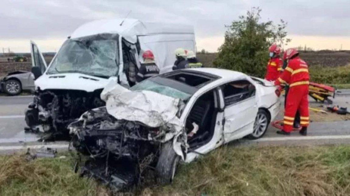 Accident rutier extrem de grav pe DN1B. Doi tineri şi-au pierdut viaţa