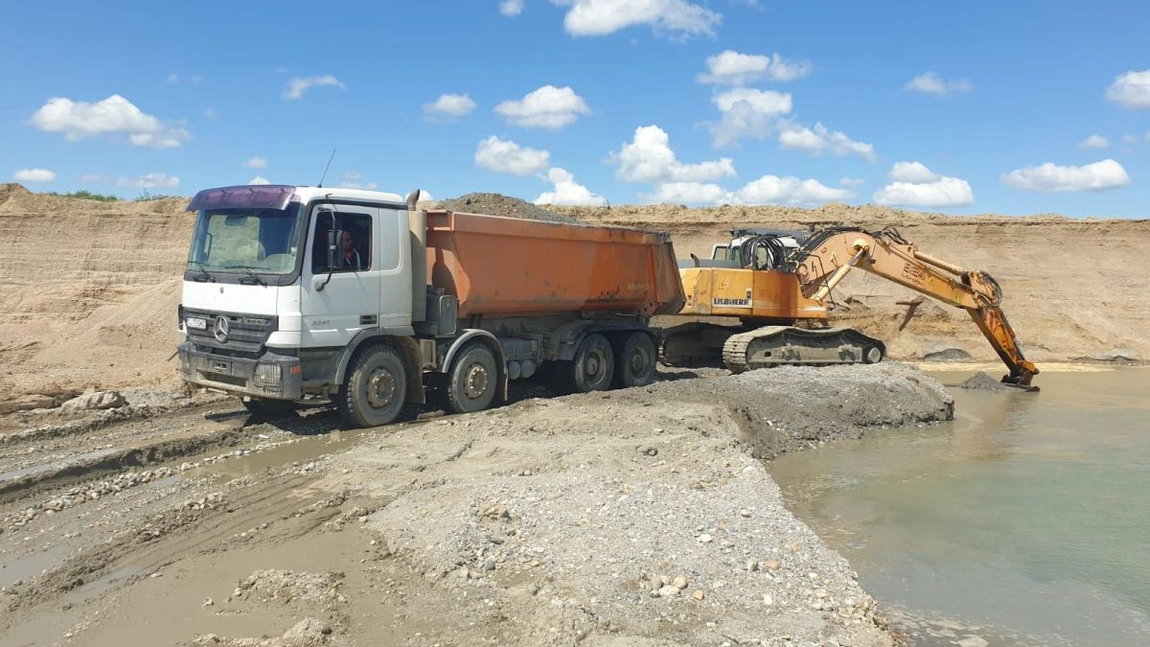 Albiile râurilor din zona Moldovei vor fi închiriate firmelor private pentru exploatarea agregatelor minerale