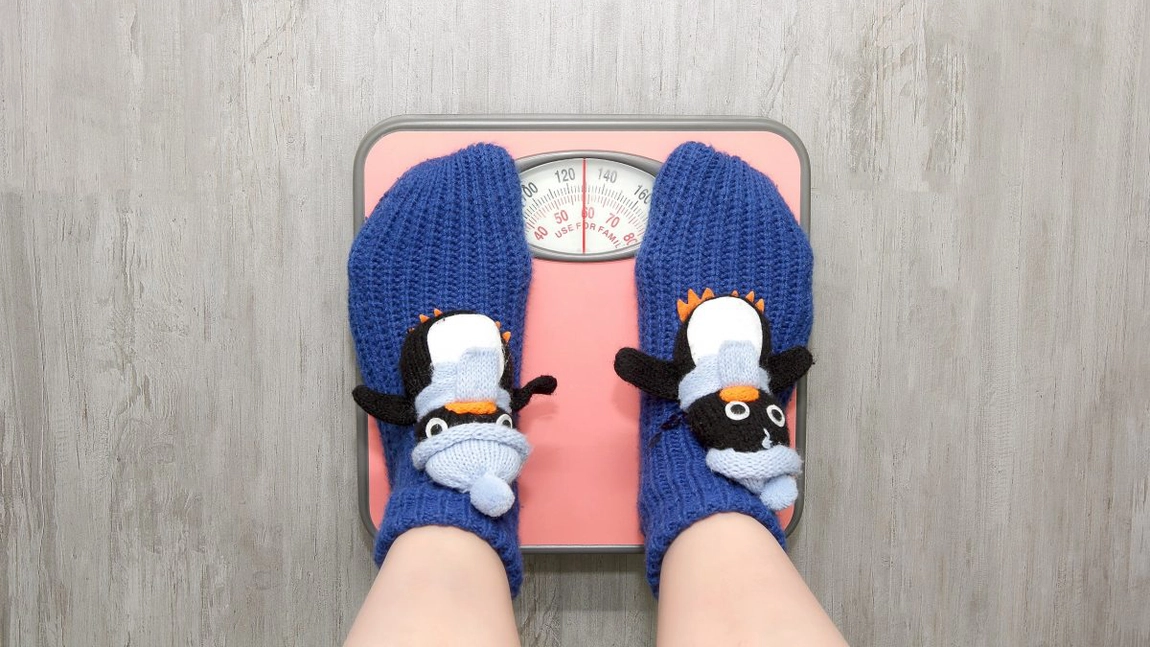 Din ce cauză ne îngrășăm mai ușor iarna. Cum poți ține greutatea corporală sub control