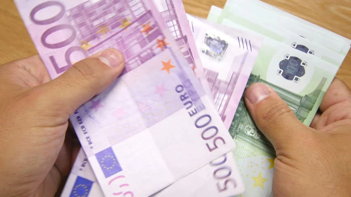 Visul frumos s-a terminat! Patronul unei firme din Iași și-a umplut buzunarele cu bani din fonduri europene și și-a făcut de cap! DNA a intrat pe fir și l-a trezit la realitate!