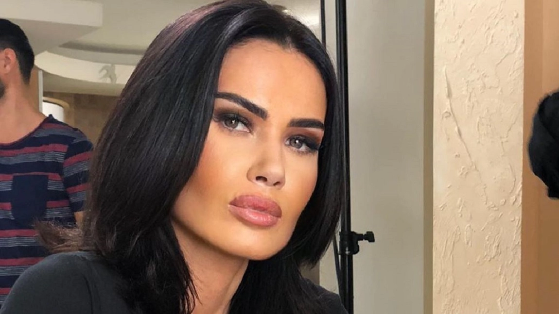 Oana Zăvoranu o umileşte pe Anda Adam: „Ce ai între pectoralii ăia?”