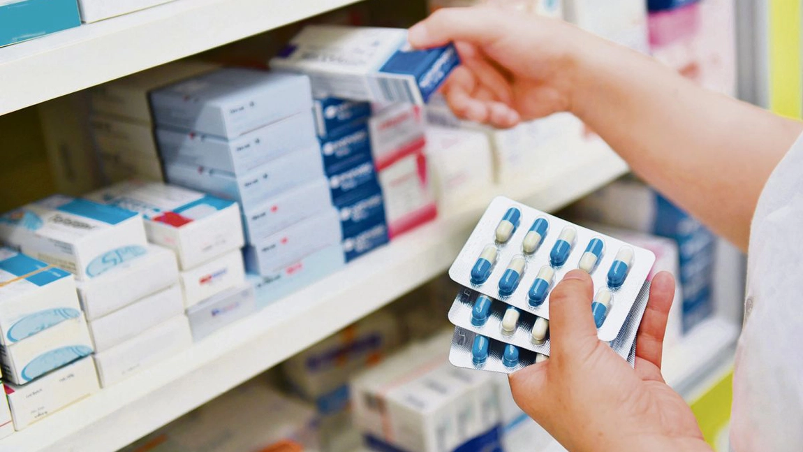 Ieșenii infectați cu COVID-19 izolați la domiciliu plătesc sute de lei pentru tratament! CAS nu decontează toate medicamentele prescrise de medicii de familie