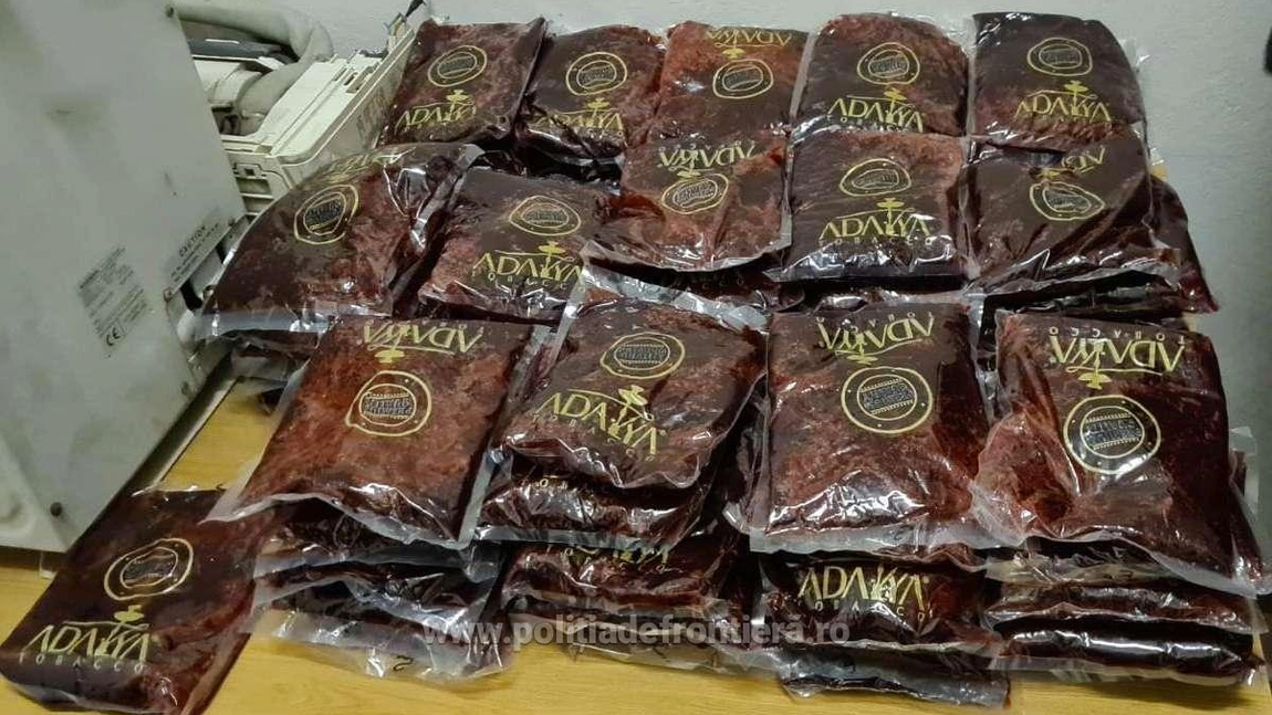 Cantitate impresionantă de tutun pentru narghilea și produse contrafăcute, confiscate de polițiștii de frontieră ieșeni