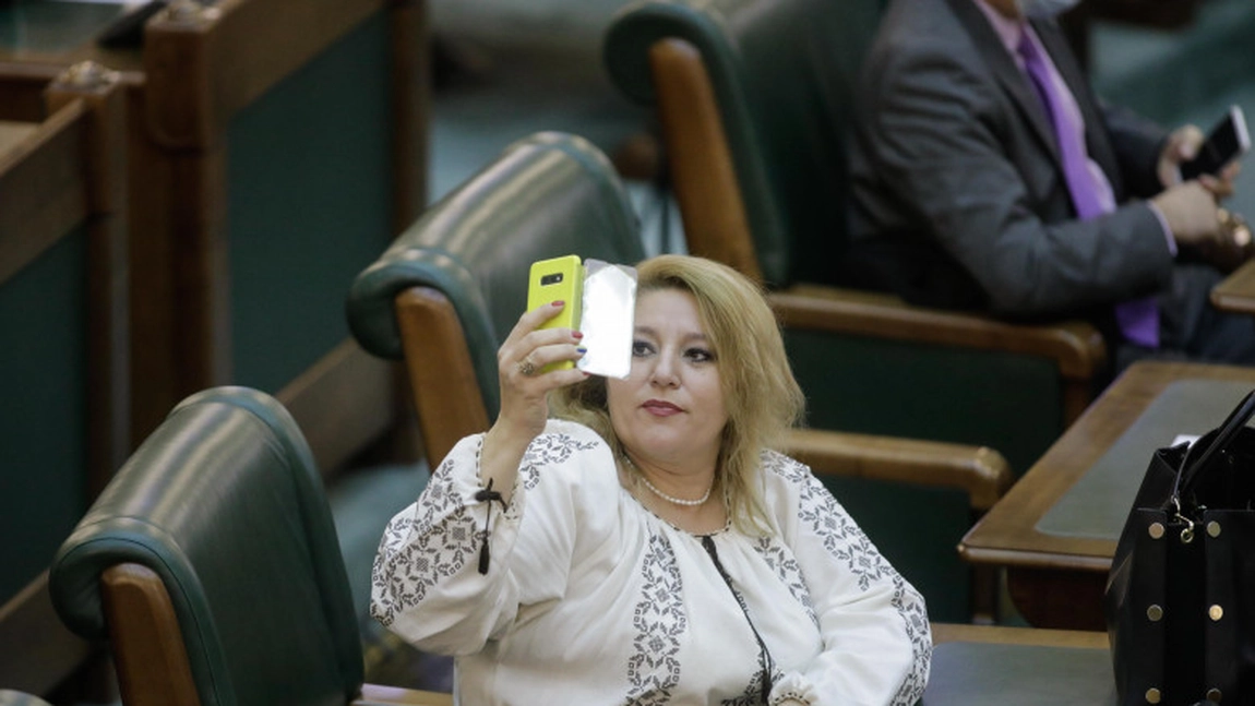 Nicolae Ciucă cere verificarea adeverinței invocată de Diana Șoșoacă pentru a nu purta mască