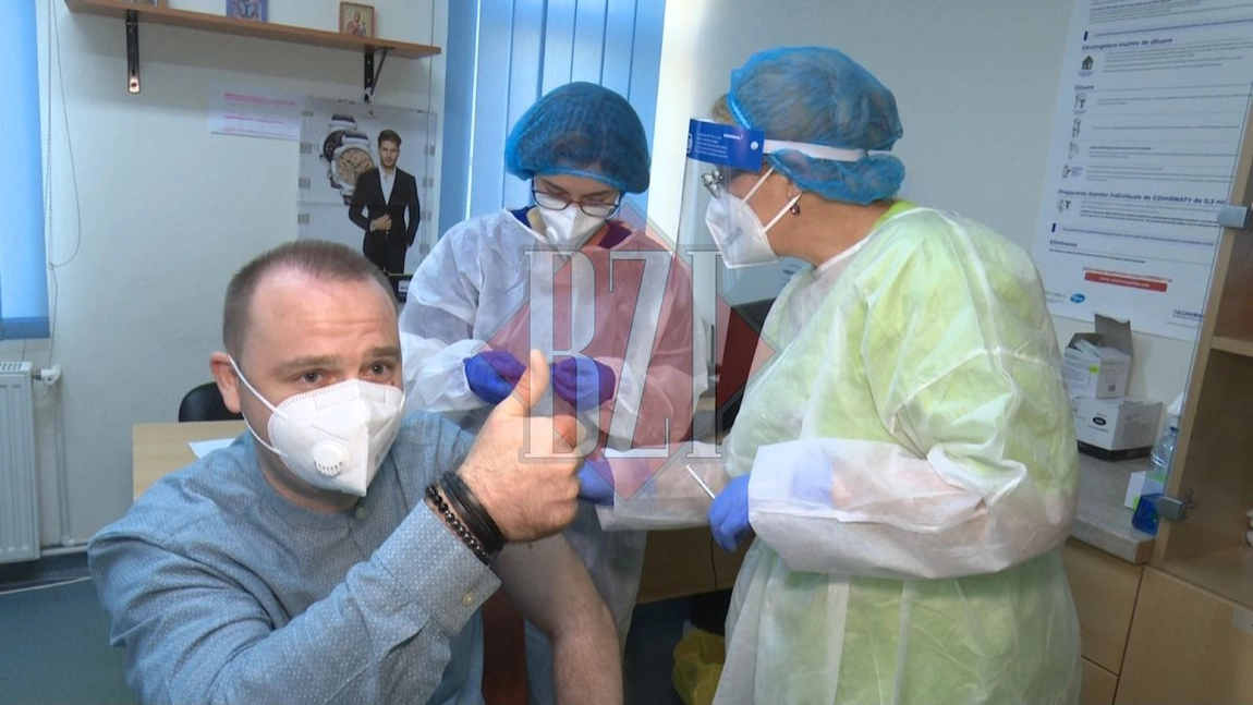 Primul ieșean care s-a vaccinat se simte foarte bine după injecție: 