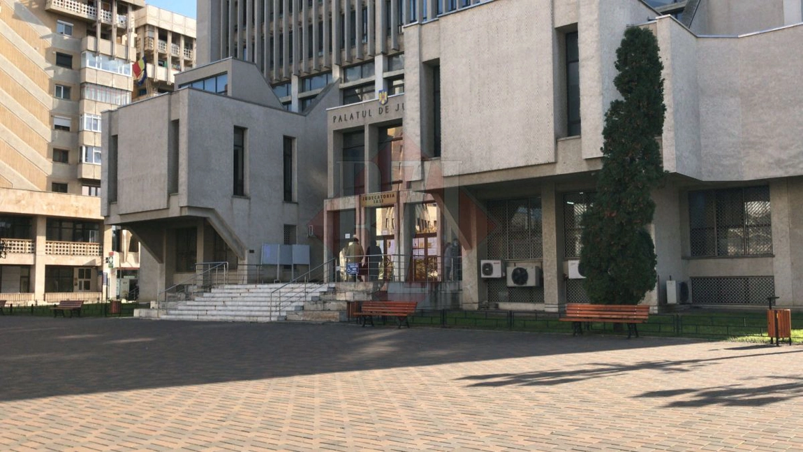 Primul ieșean trimis în judecată sub acuzația de răzbunare pentru ajutorul dat Justiției! Întreg scandalul a izbucnit de la un schimb de mașini! Jaf comis chiar sub nasul polițiștilor! (Exclusiv)