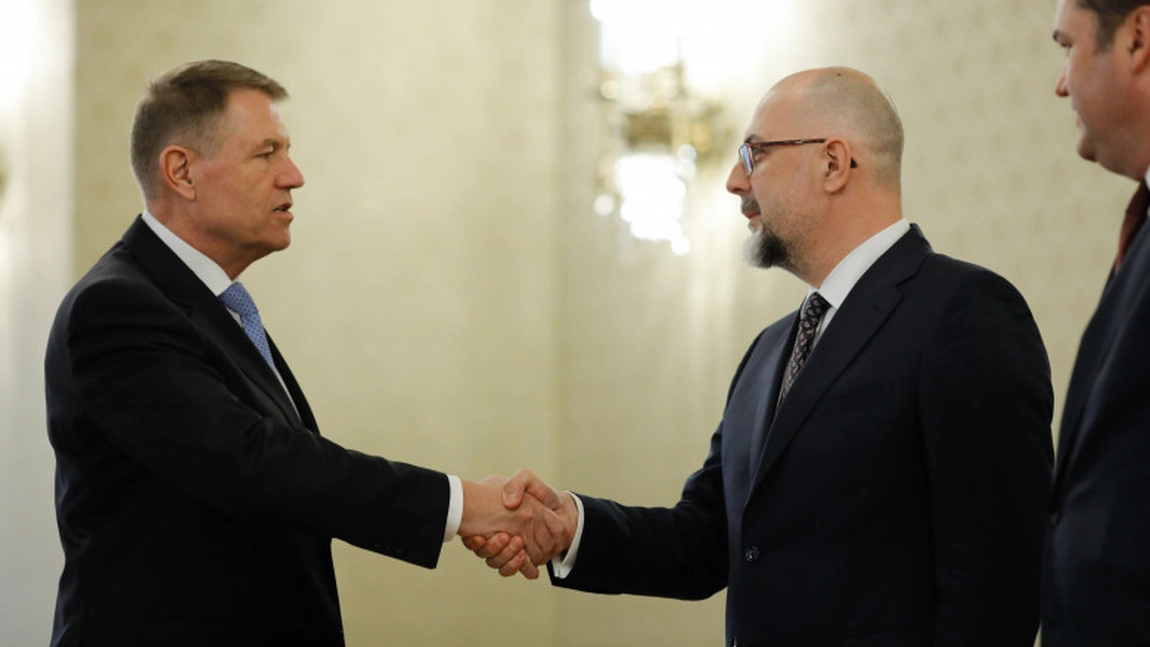 Președintele consultă partidele vasale pentru a-și atinge scopul. Klaus Iohannis și Kelemen Hunor, conversație telefonică neașteptată