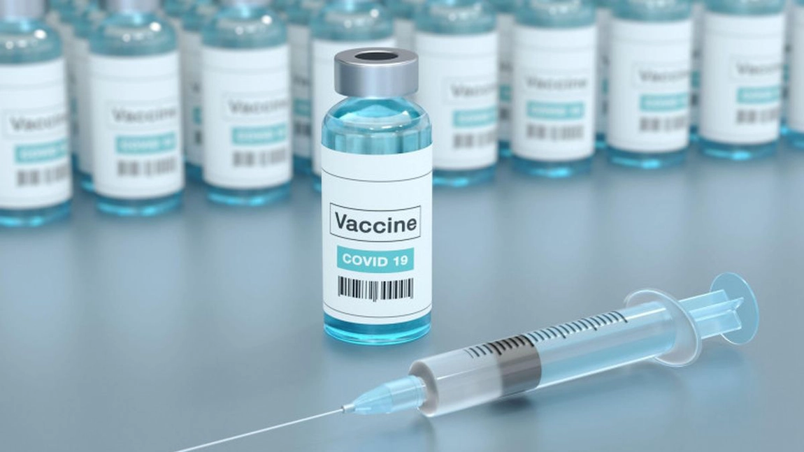 Un medic român care lucrează în UK a vorbit despre experiența sa de după vaccinarea împotriva COVID-19