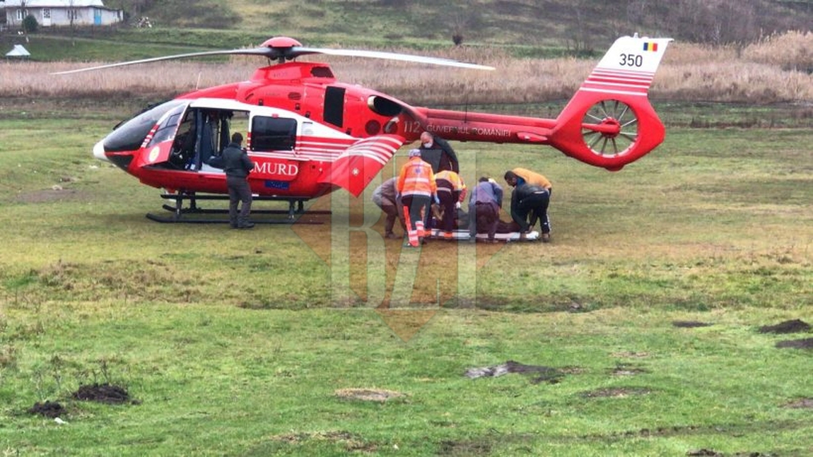 Accident grav de muncă la Iaşi. Un mal de pământ a căzut peste doi muncitori care lucrau la canalizare. Unul dintre bărbați a decedat - EXCLUSIV/ UPDATE/ GALERIE FOTO / VIDEO