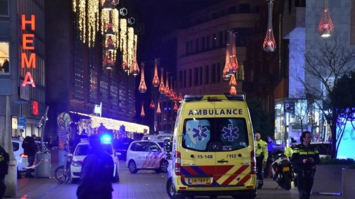 Atac criminal la Haga! Două persoane au fost înjunghiate