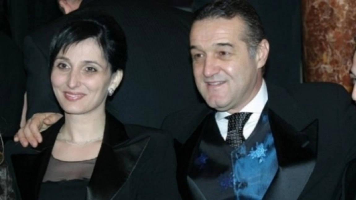 Cum a apărut îmbrăcată soția lui Gigi Becali la biserică. Imaginile surprinse de paparazzi 