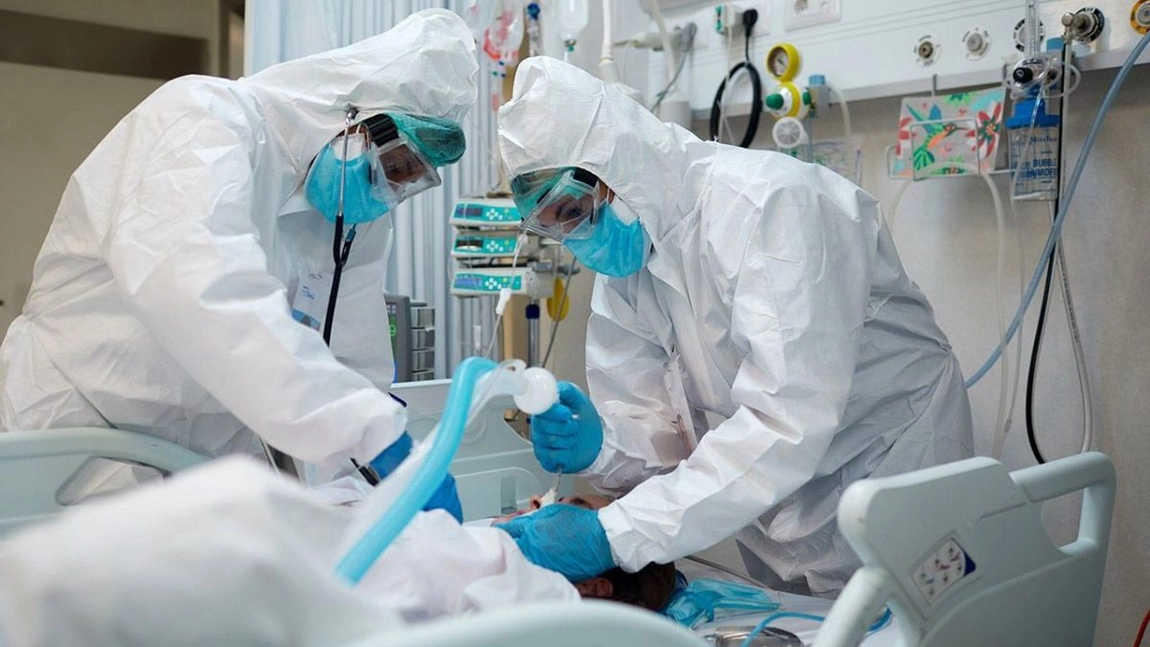 Autoritățile spaniole solicită românilor să se vaccineze anti-COVID-19. Tot mai mulți bolnavi ajung în stare gravă la spital